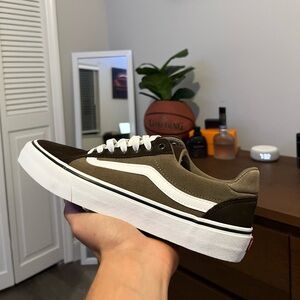 Size 9.5 - VANS Ward Suede Brown/White